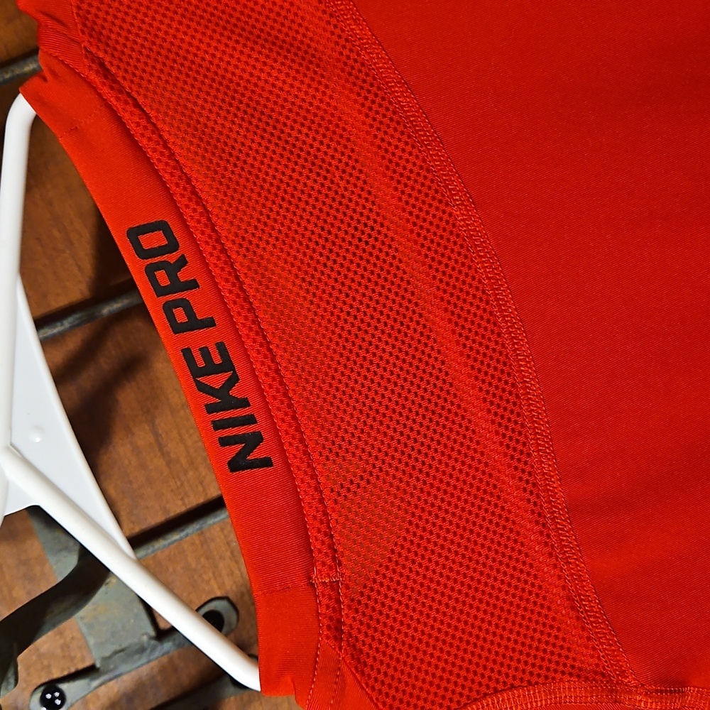 Nike Pro Men's Red Shirt Size Medium - Picture 6 of 6